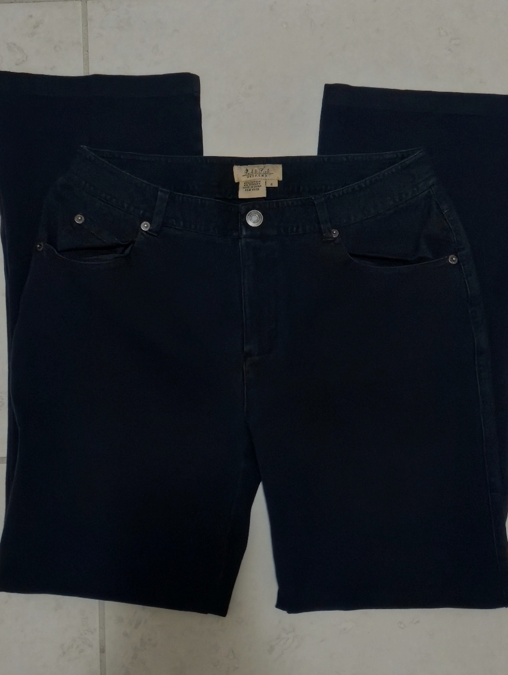 Peck & Peck Brand Women's Weekend Black Straight Leg Jeans. Size 4